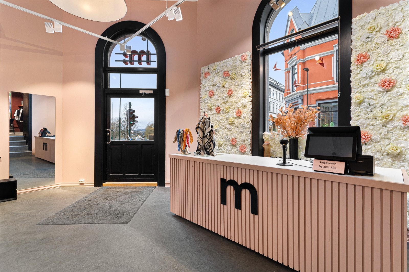 Klesbutikken M: holdt tidligere til i dette lokalet, men det leveres nå ledig. Galleribilde
