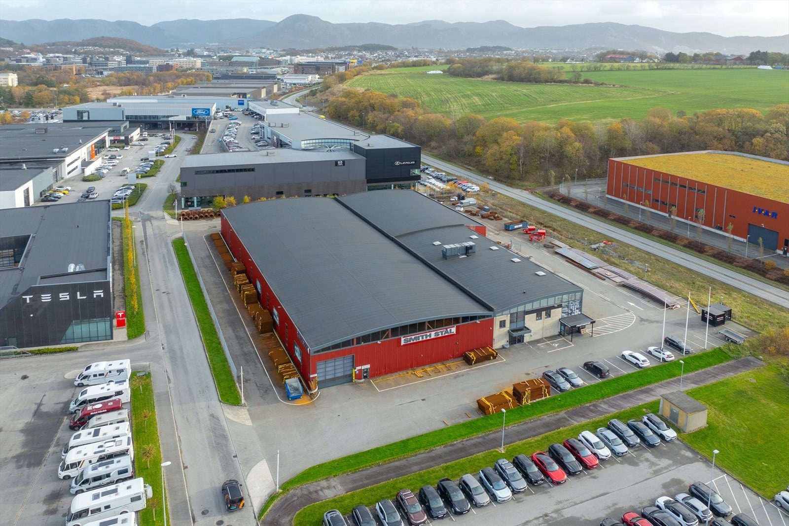 Attraktiv næringseiendom med god beliggenhet i et etablert og populært industriområde Galleribilde