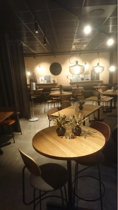 50 sitteplasser + 20 i Chamber/VIP. Galleribilde