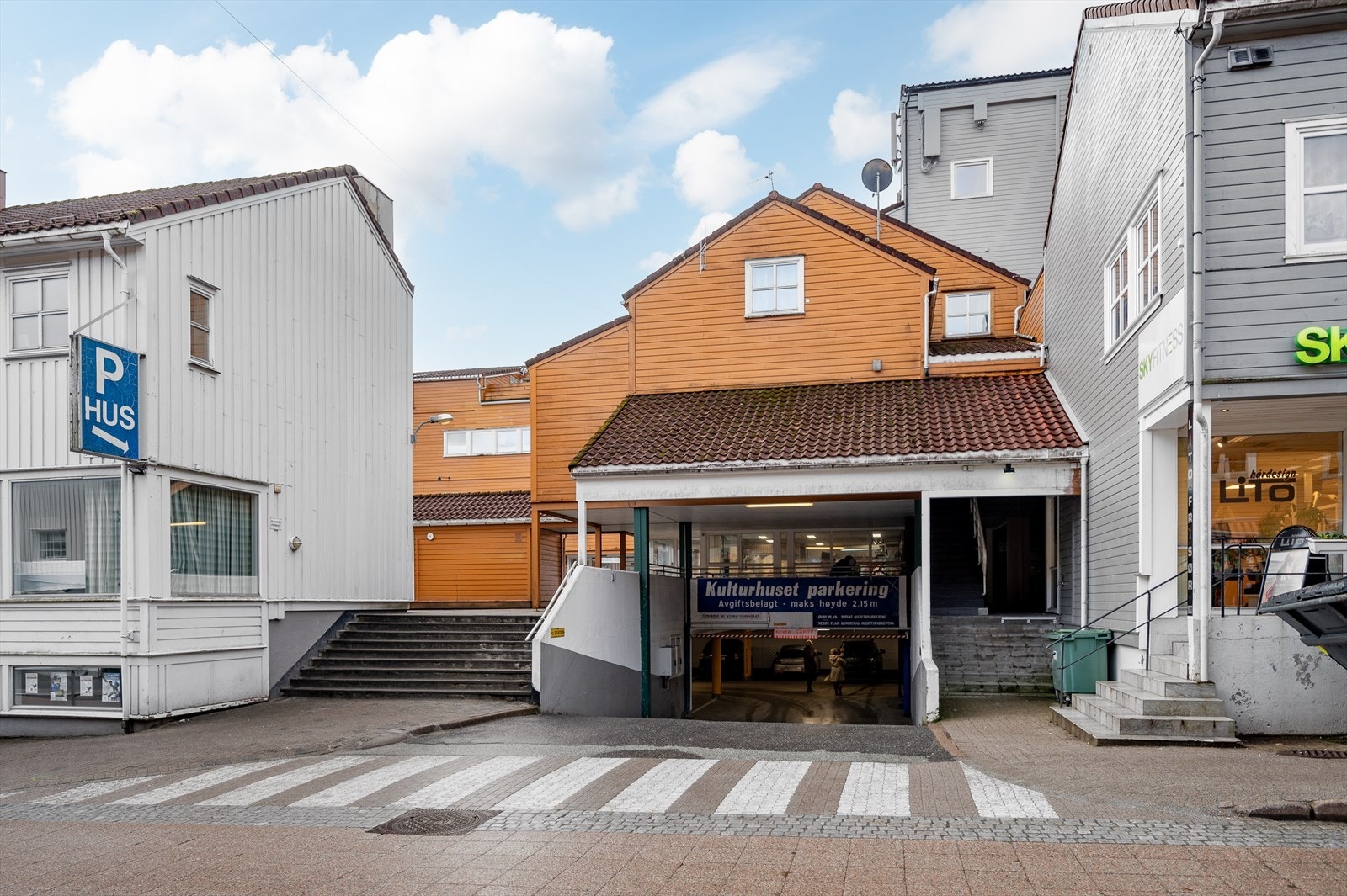 Enkel parkering under kulturhuset Galleribilde