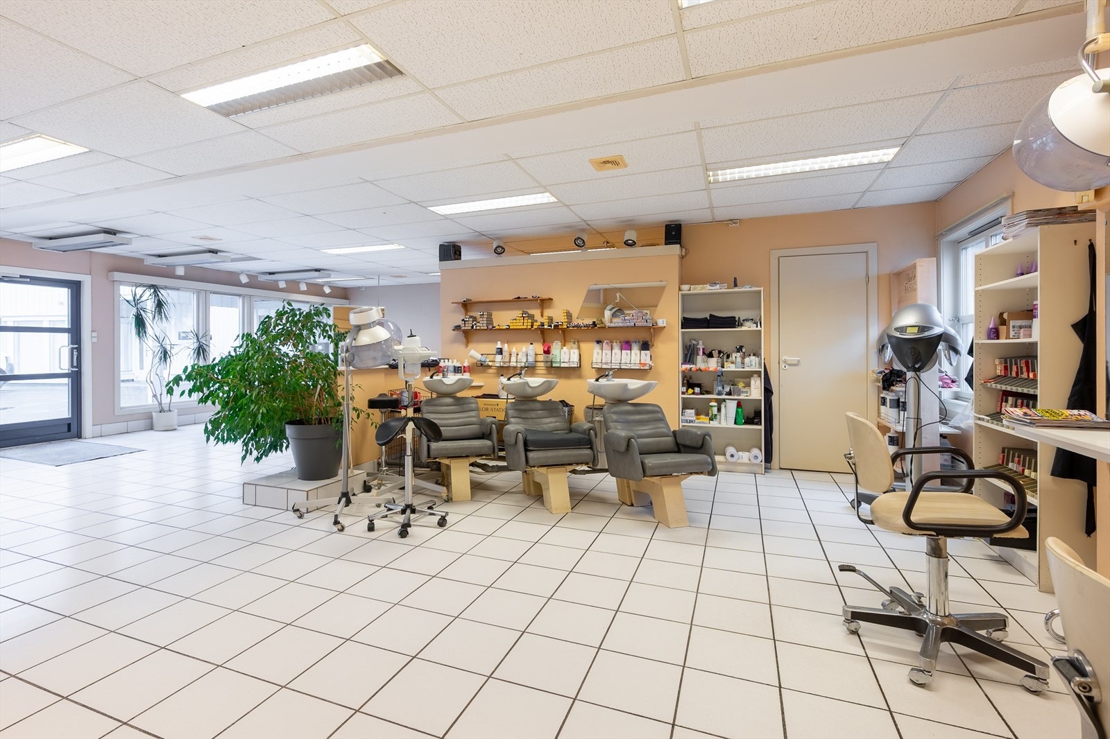 Det er godt lysinnfall i lokalene Galleribilde