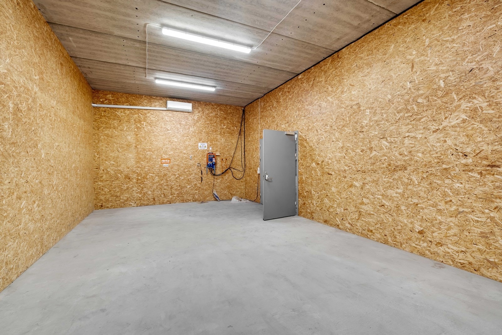 Varmtlager med adkomst fra hovedlager. Galleribilde