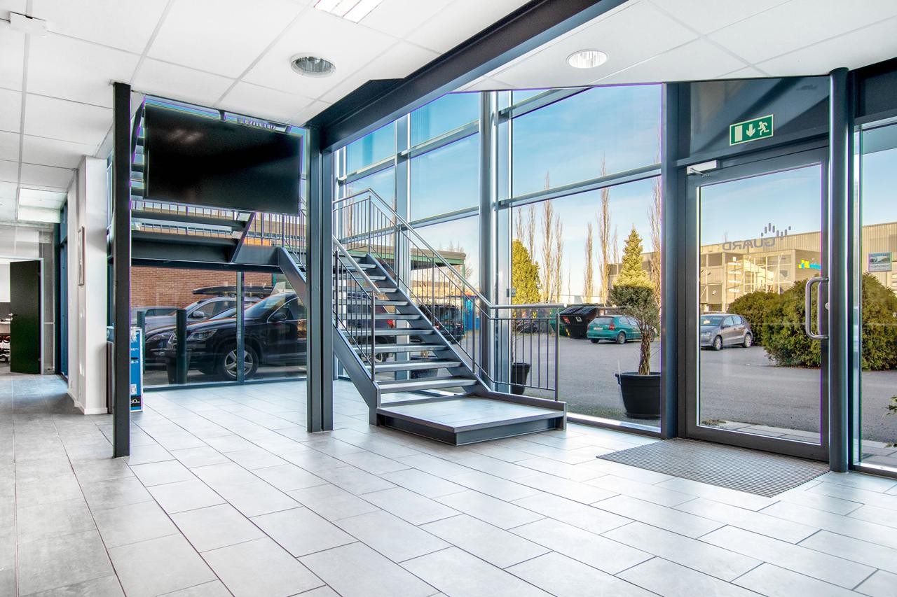 Lyst inngangsparti Galleribilde