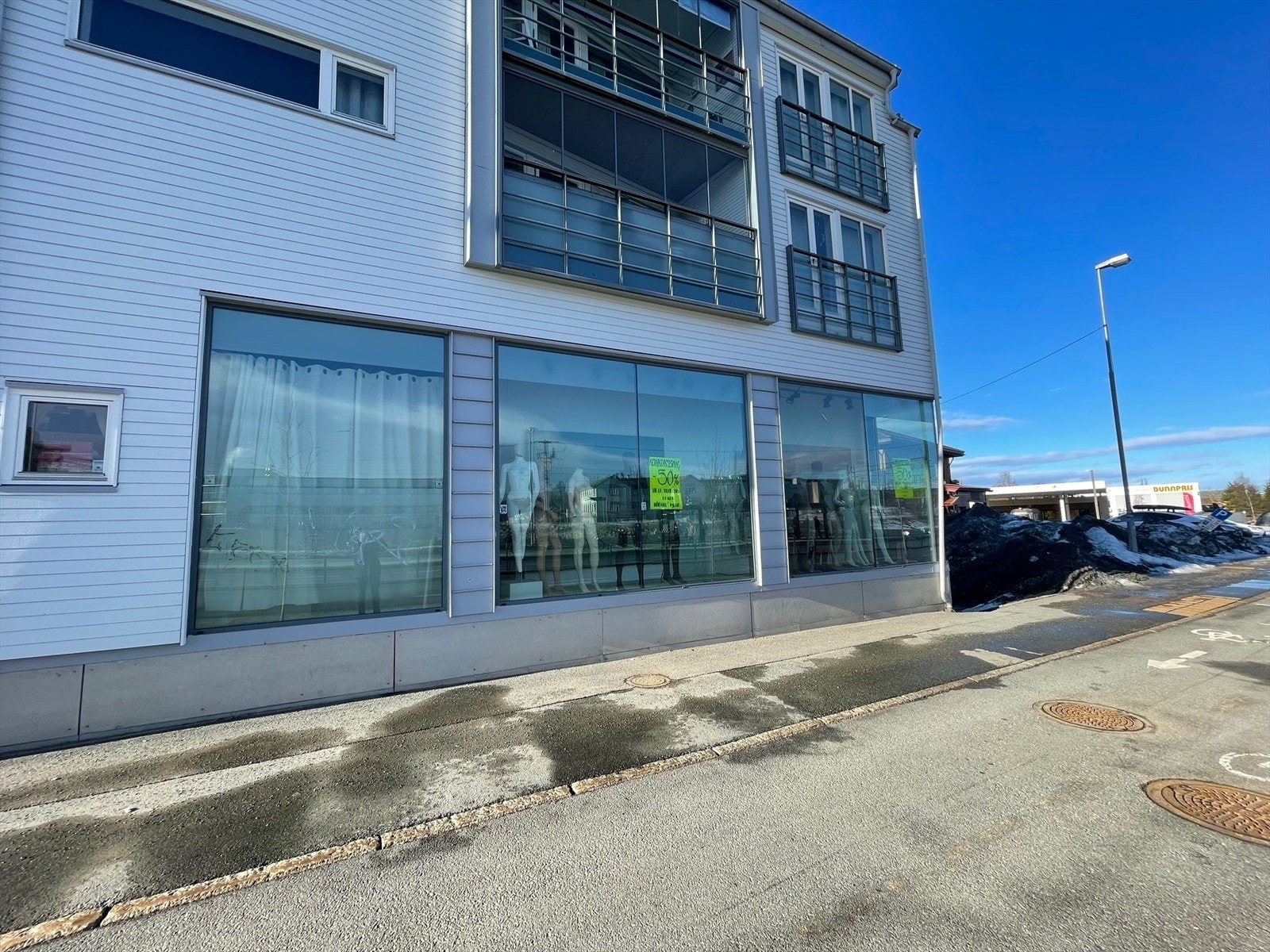 Gode eksponeringsmuligheter mot hovedfartsveien i Heimdal sentrum Galleribilde