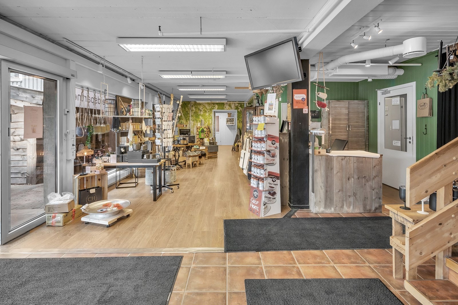 1. etg: Inngangsparti/butikk Galleribilde