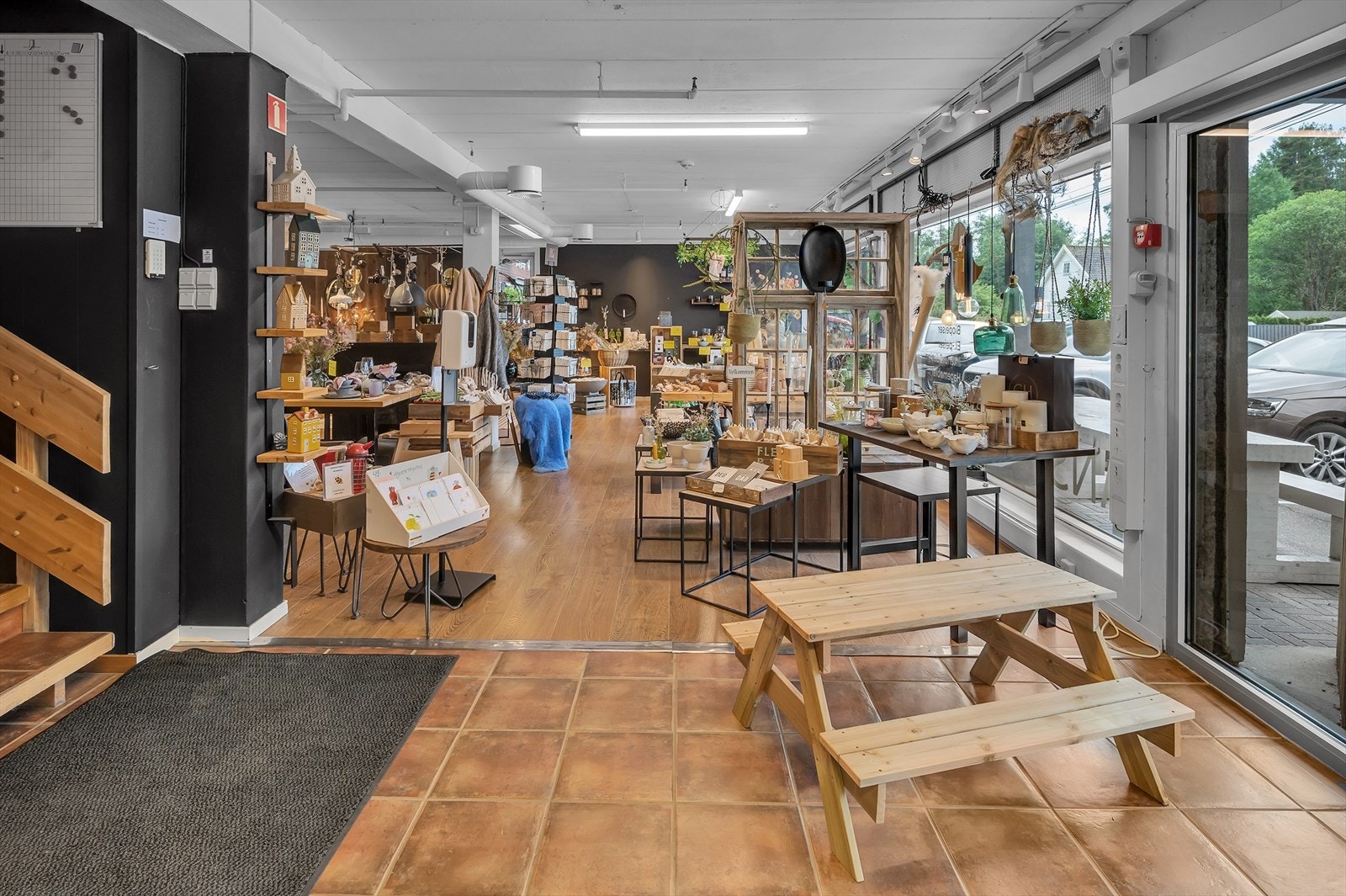 1. etg: Inngangsparti/butikk Galleribilde