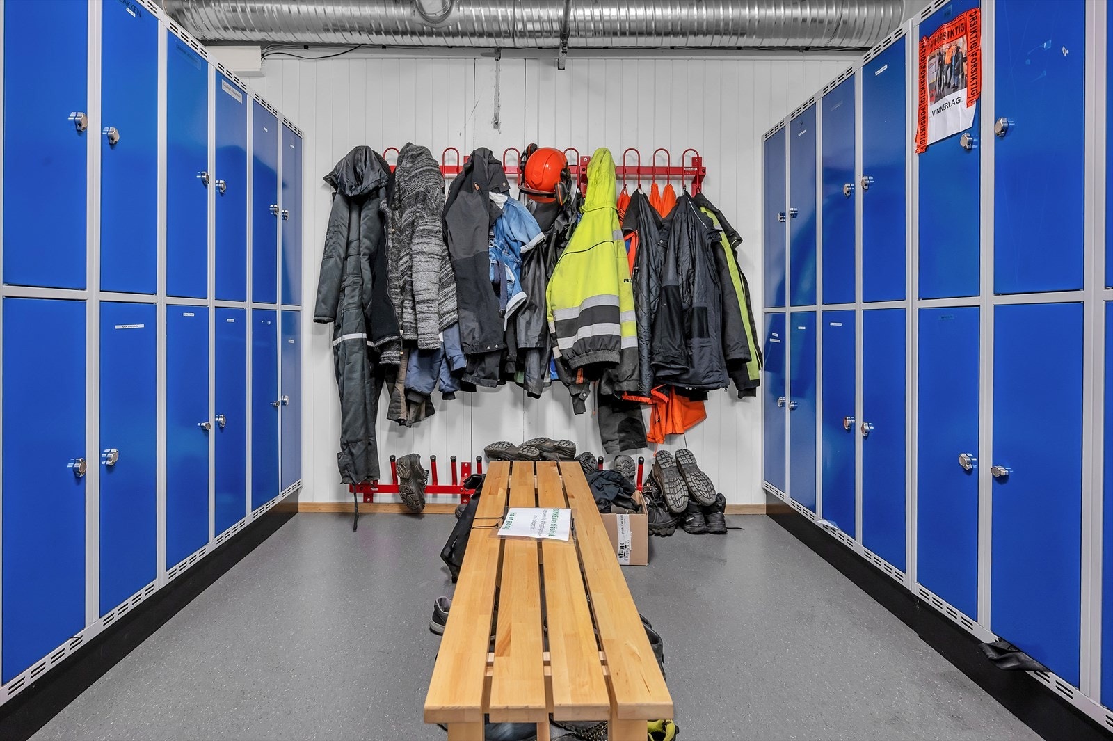 Garderobe tilknyttet verksted Galleribilde