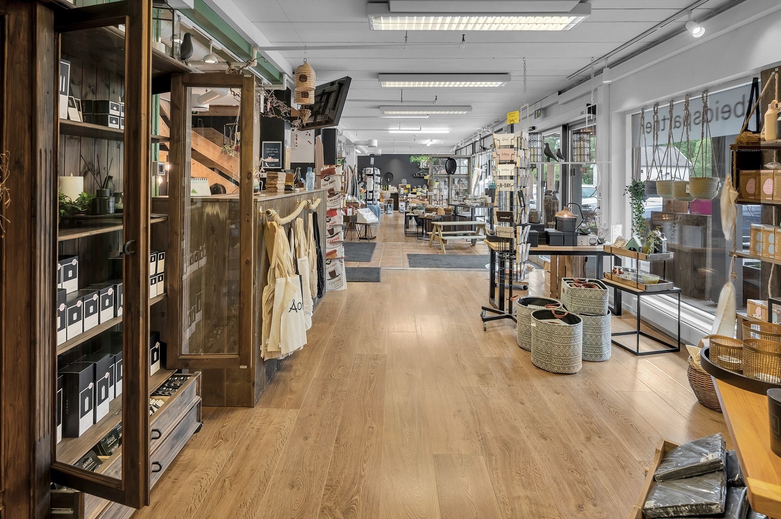 1. etg: Butikklokale med resepsjon Galleribilde