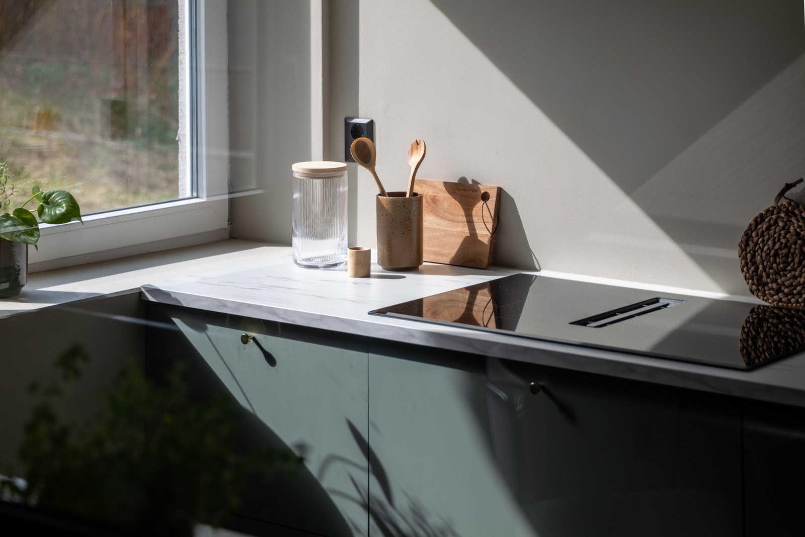 Stor platetopp med avtrekk. Galleribilde