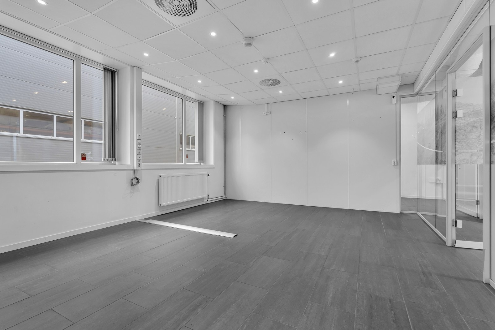 Lokalene i 1. etasje byr på flere kontorer som kan tilpasses behovet til leietakeren. Galleribilde