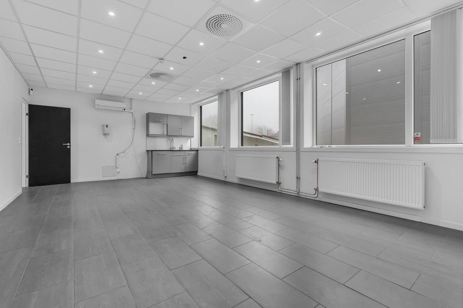 Spiserom i første etasje som også kan brukes til kurs og større møter Galleribilde