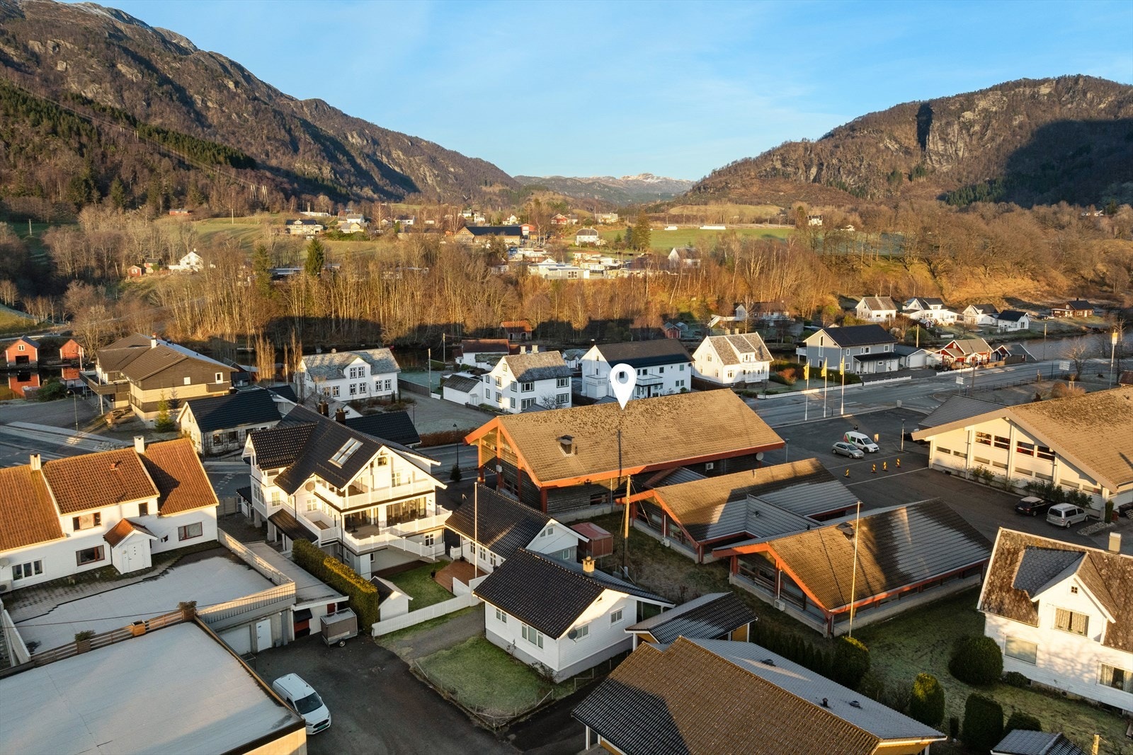 Beliggende i Vikedal sentrum Galleribilde