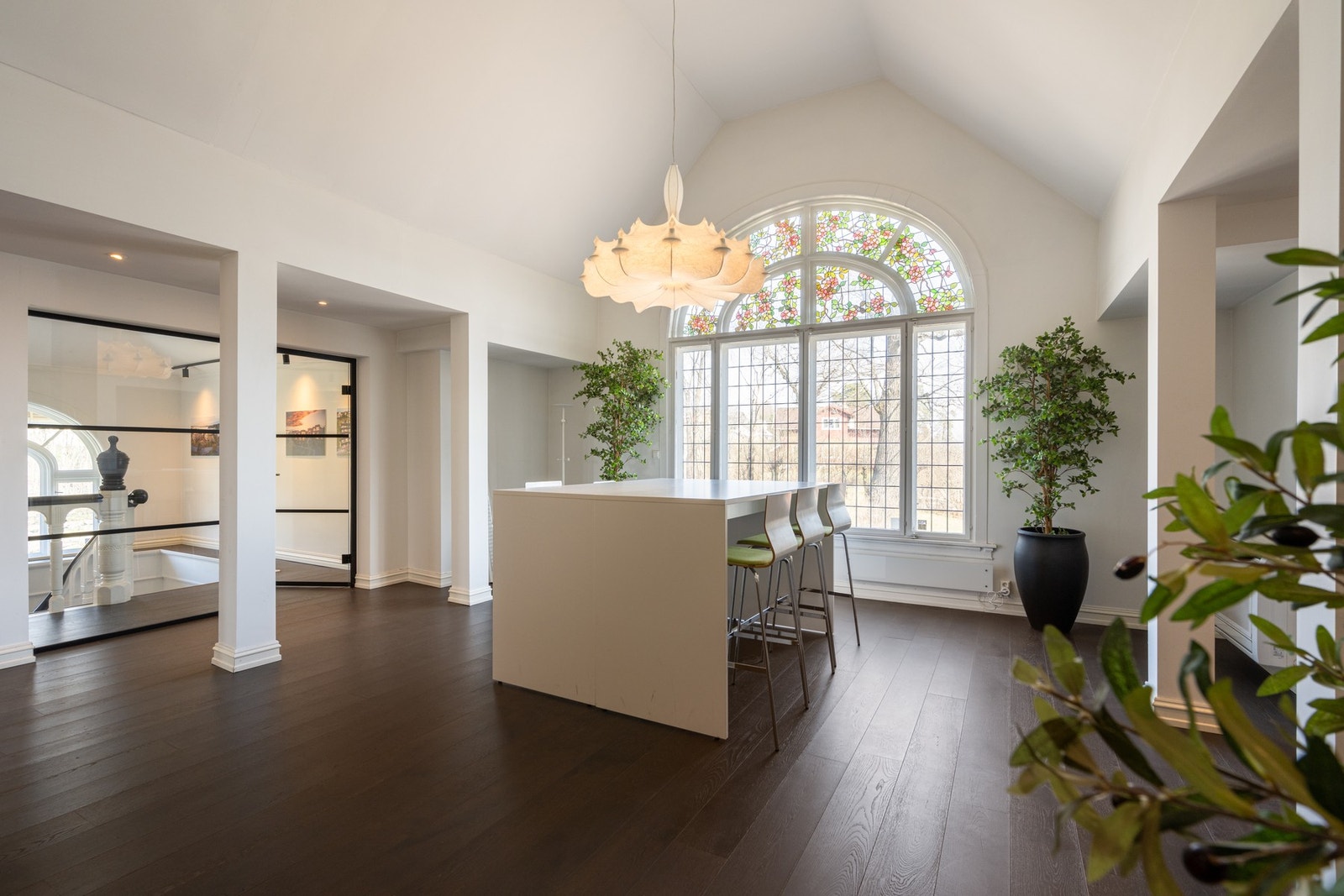 Den karakteristiske arkitekturen viser tydelige elementer av drage- og jungelstil. Galleribilde