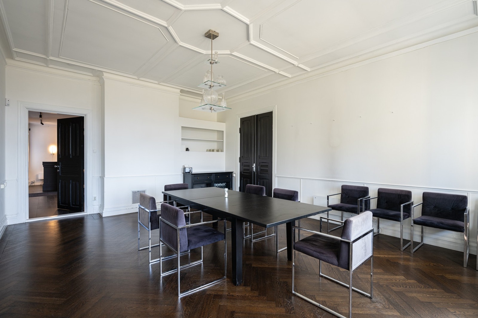 Legg merke til utsmykninger i himlingen. Galleribilde