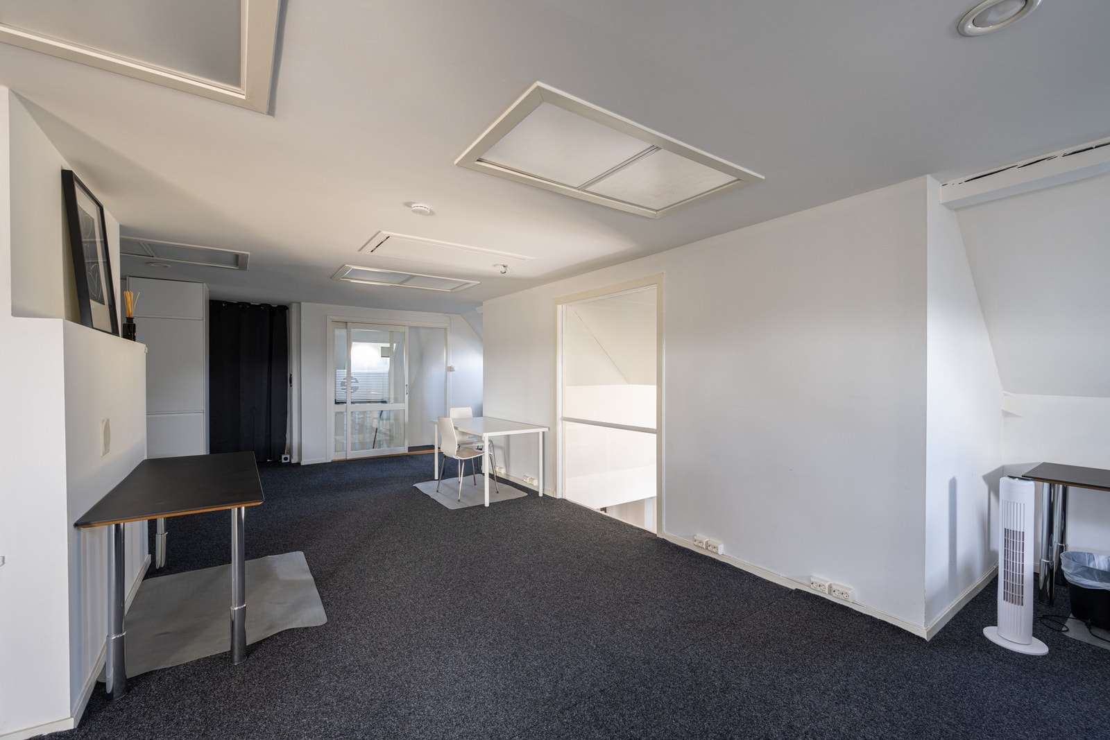 3. etasje består av kontor/felleskap, kjøkkenkrok og toalettrom. Galleribilde