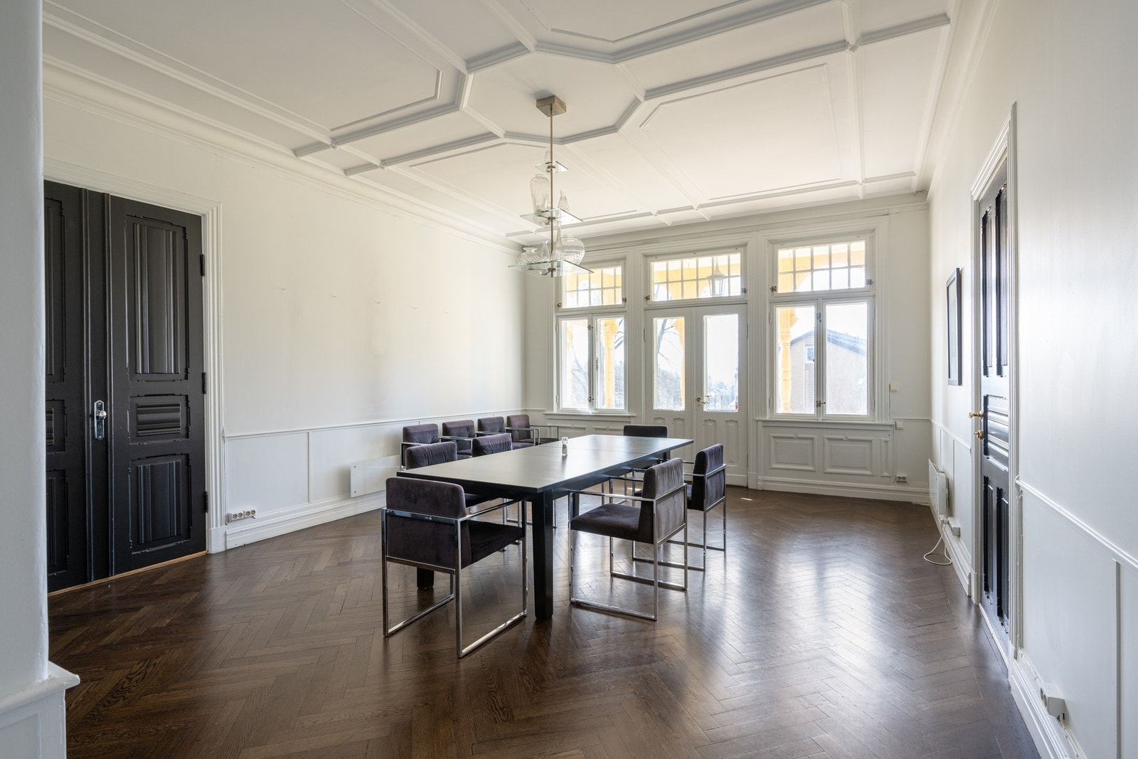 I 1. etasje har du et stort spiserom med flere bevarte detaljer. Galleribilde