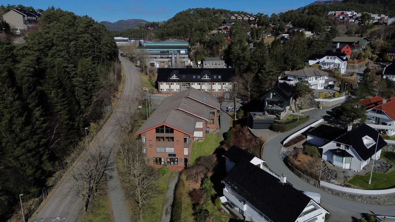 Flott plassert i naturflotte omgivelser Galleribilde