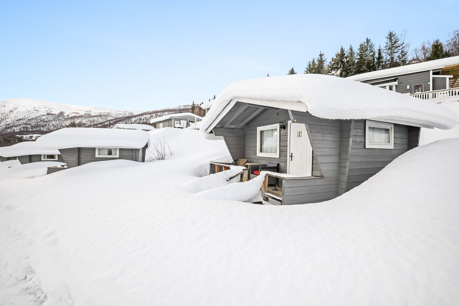 Det medfølger et stort antall campinghytter i ulike størrelser Galleribilde