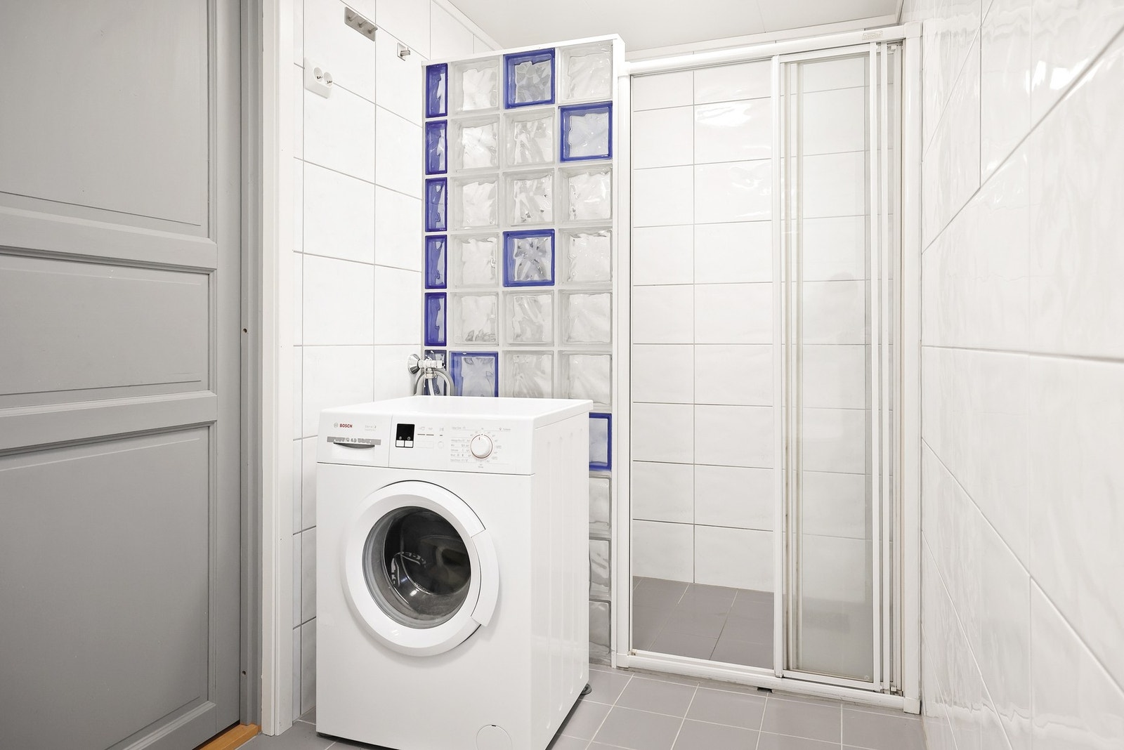 Enebolig: Bad i 2.etg Galleribilde