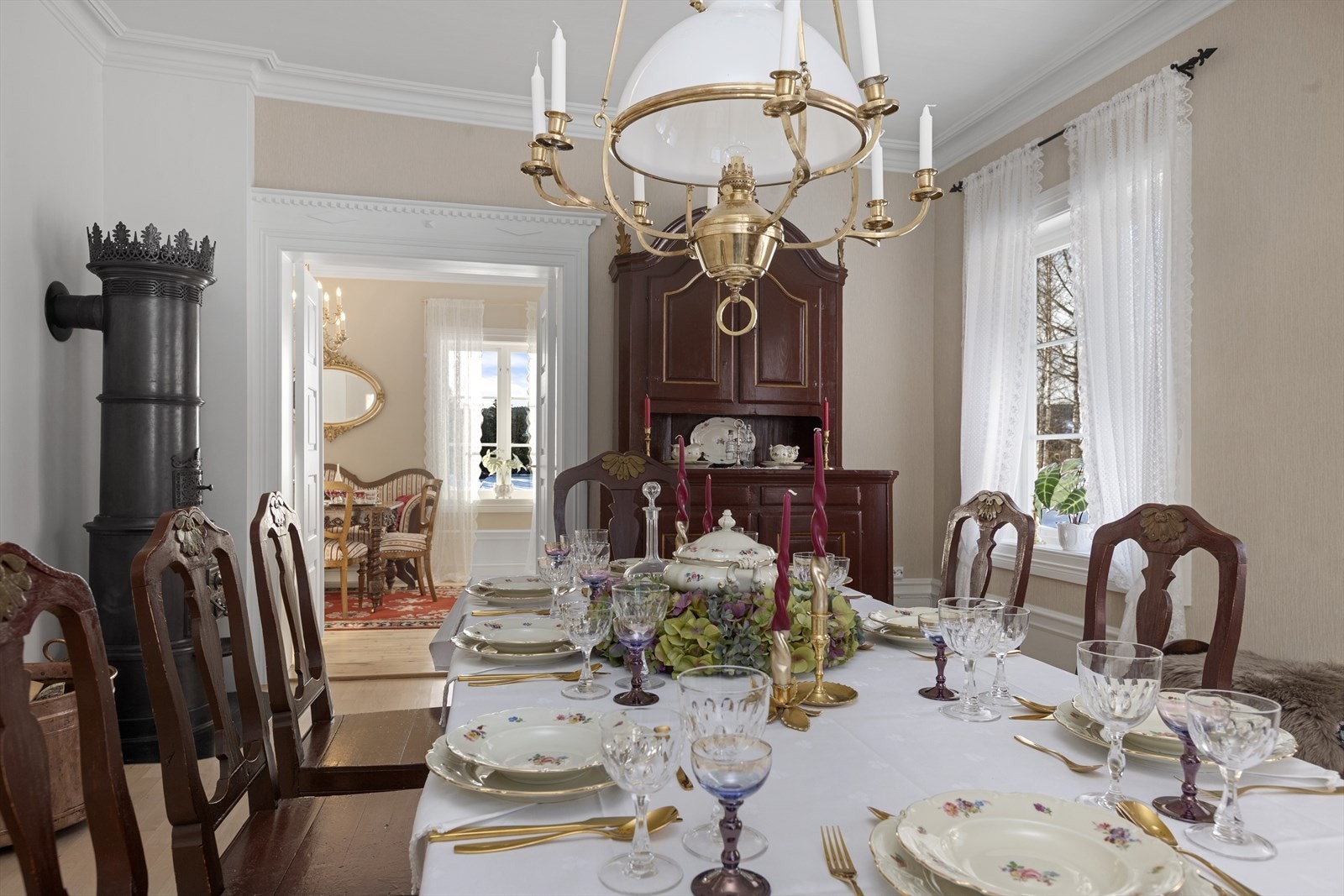 Hovedetasjen i Munthehuset består bl.a. av 3 flotte stuer og storkjøkken som er tilpasset selskapsdriften Galleribilde