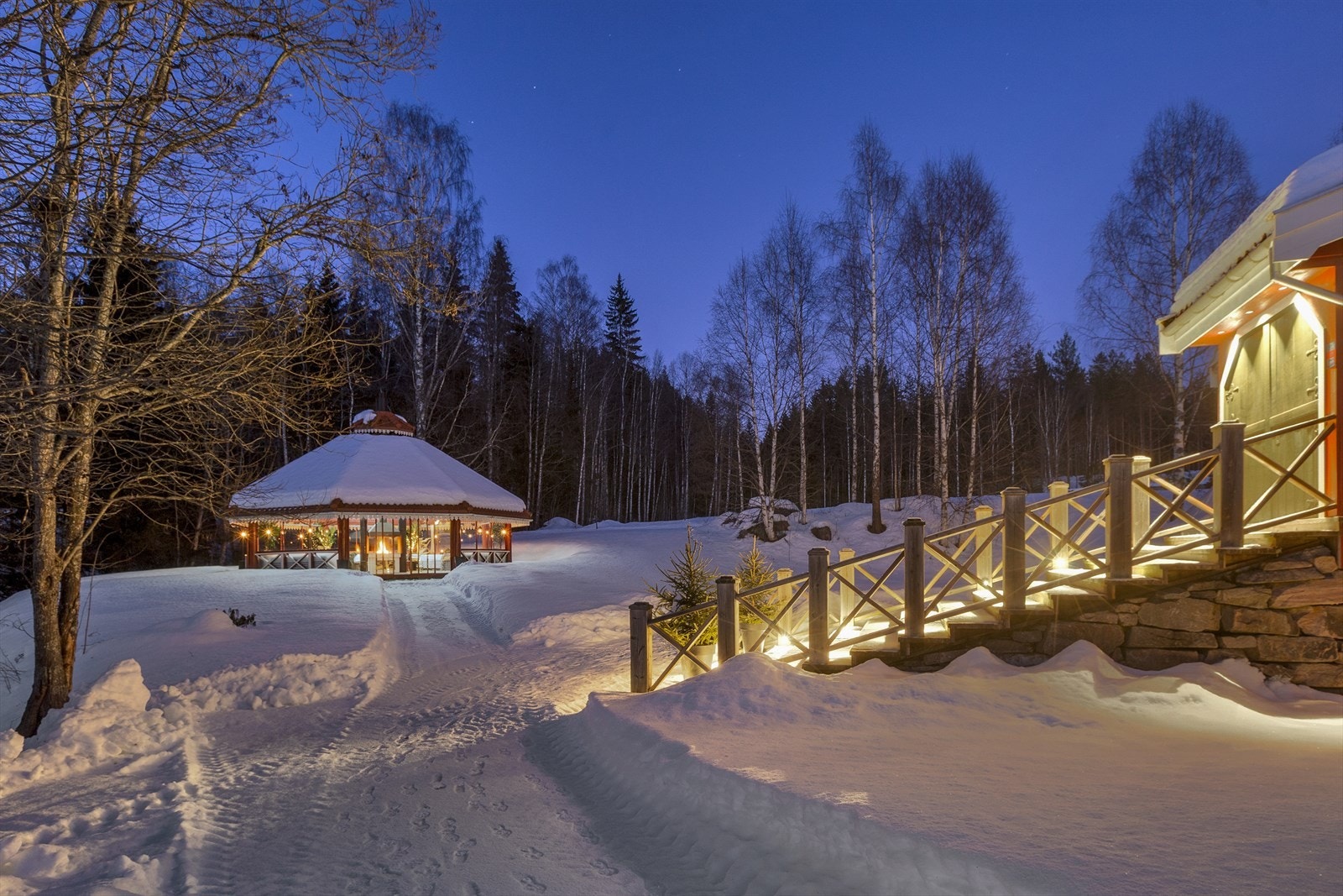 Låven og paviljongens selskapslokaler er nært knyttet til hverandre. Paviljongen kan også benyttes vinterstid Galleribilde