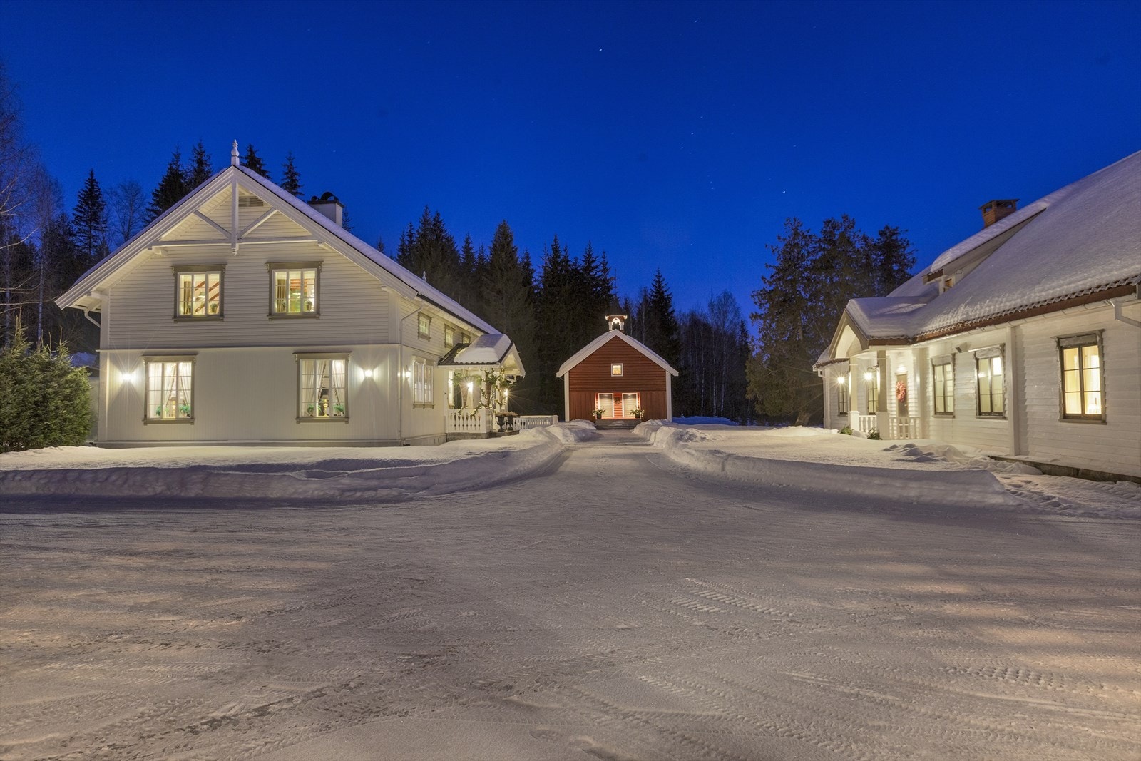 Gårdens våningshus, Solørvegen 444 har 331 kvm bruksareal fordelt på to etasjer med kjeller Galleribilde