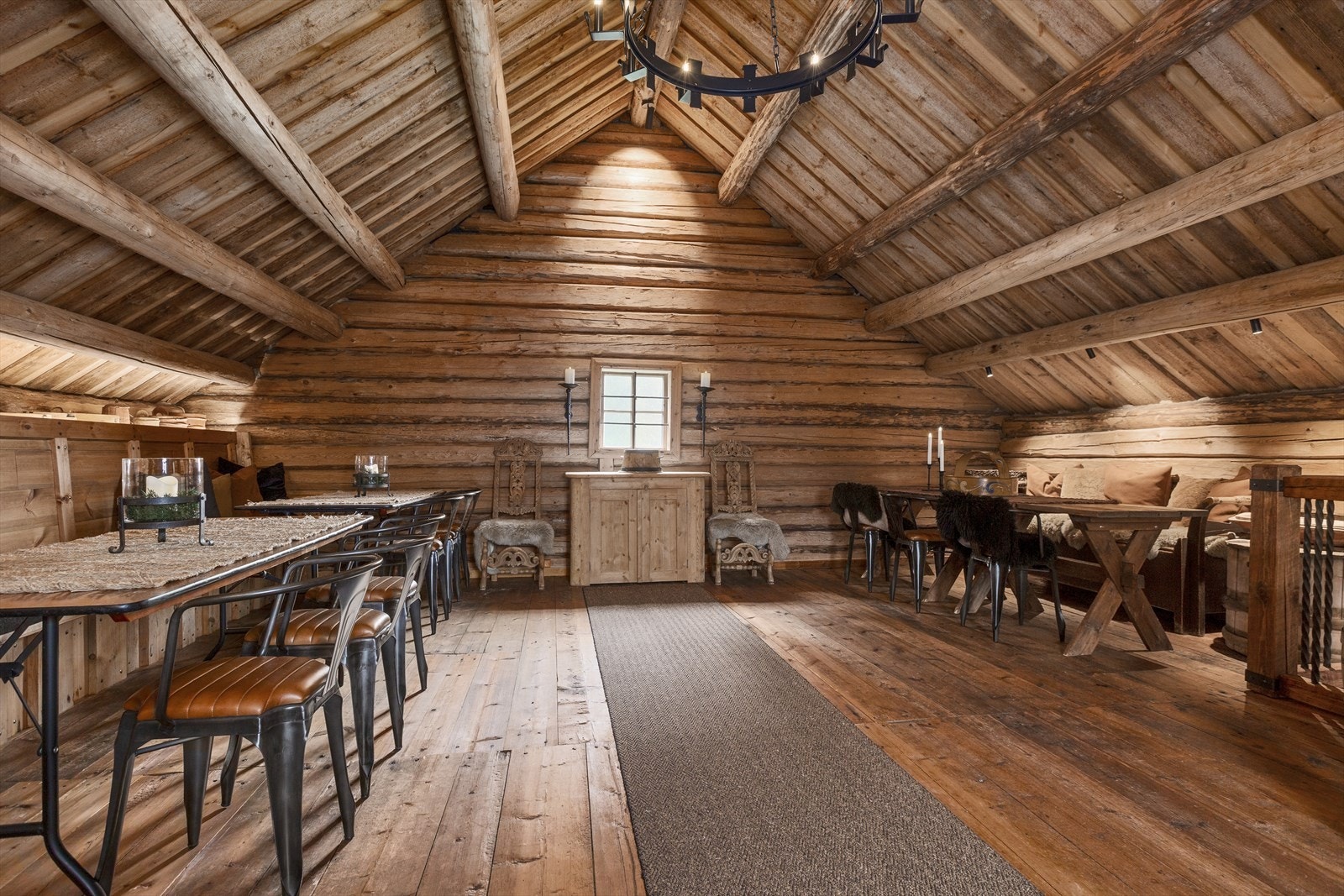 Bygget er restaurert/ oppgradert for å kunne benyttes i selskapsdrift og er godkjent for inntil 18 personer Galleribilde