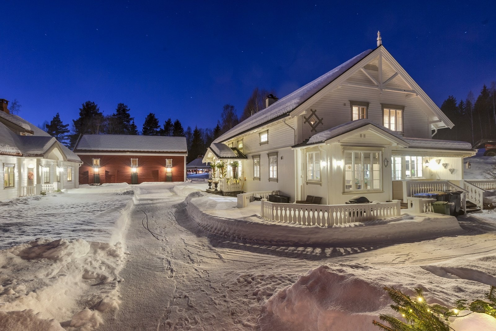 Gårdens våningshus, Solørvegen 444 er opprinnelige oppført i 1910, men er i selgers eiertid blitt oppgradert og vedlikeholdt både strukturelt og teknisk på en veldig god måte Galleribilde