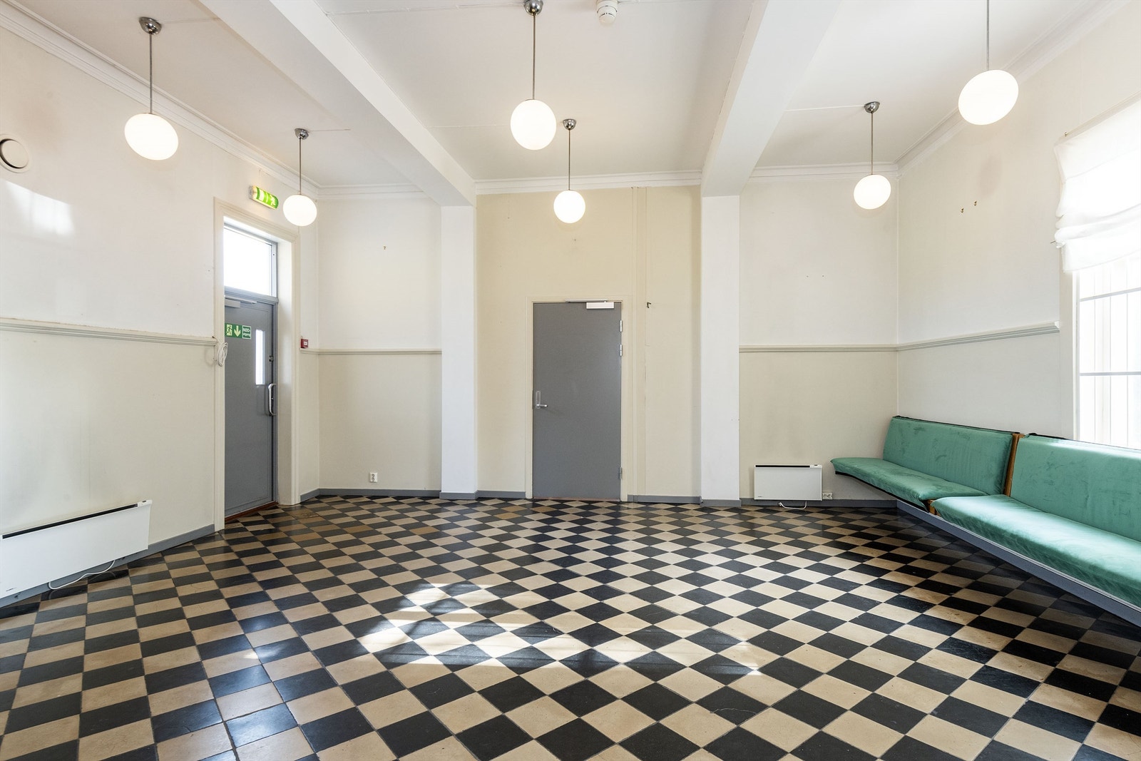 Spise- /møterom 1. etasje (den gamle adkomsthallen til stasjonen) Galleribilde