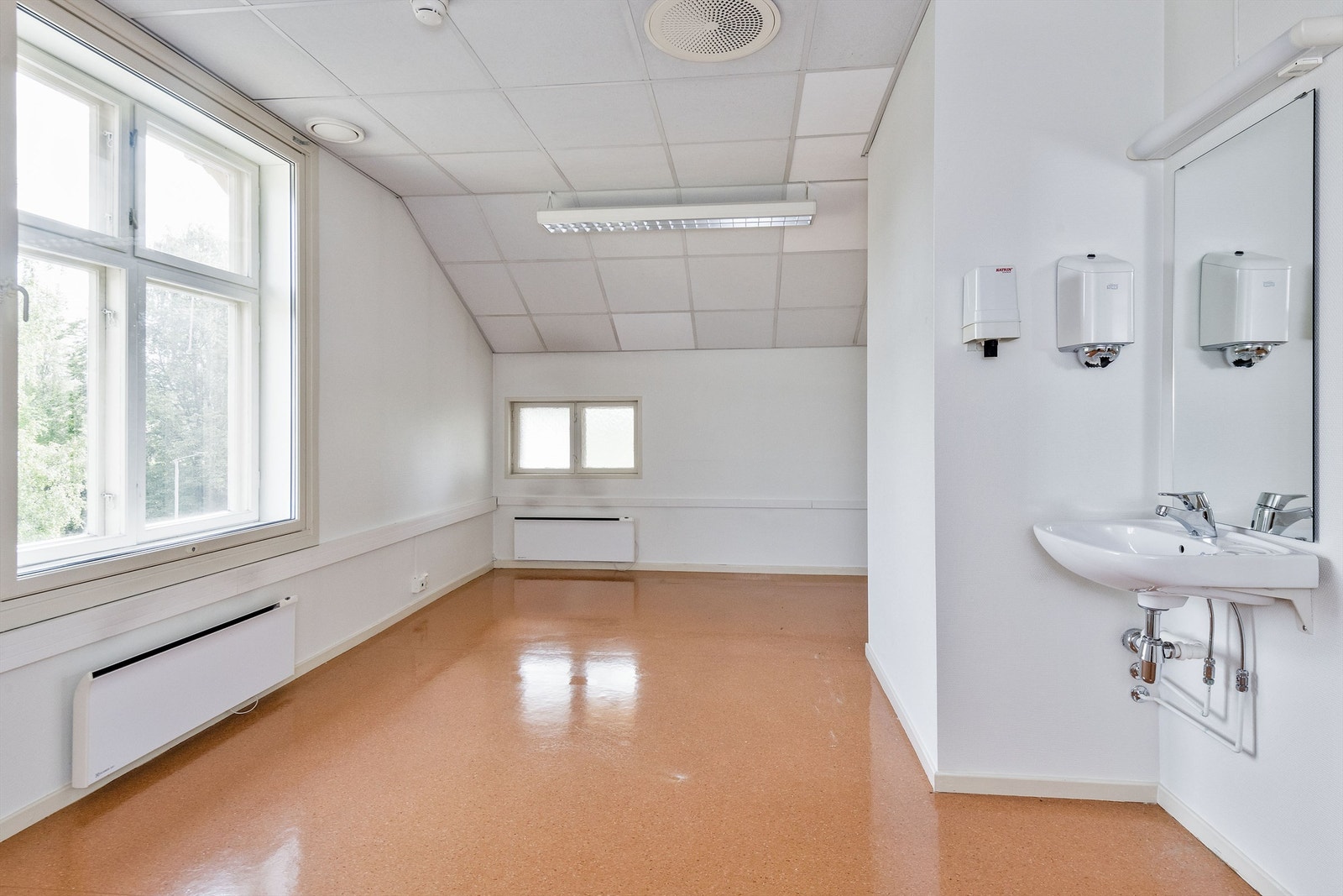 Kontor med innlagt vann Galleribilde