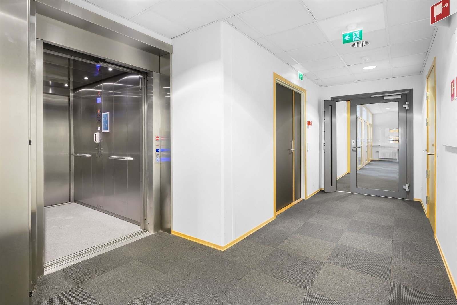 Etasjen er tilgjengelig via personheis. Galleribilde