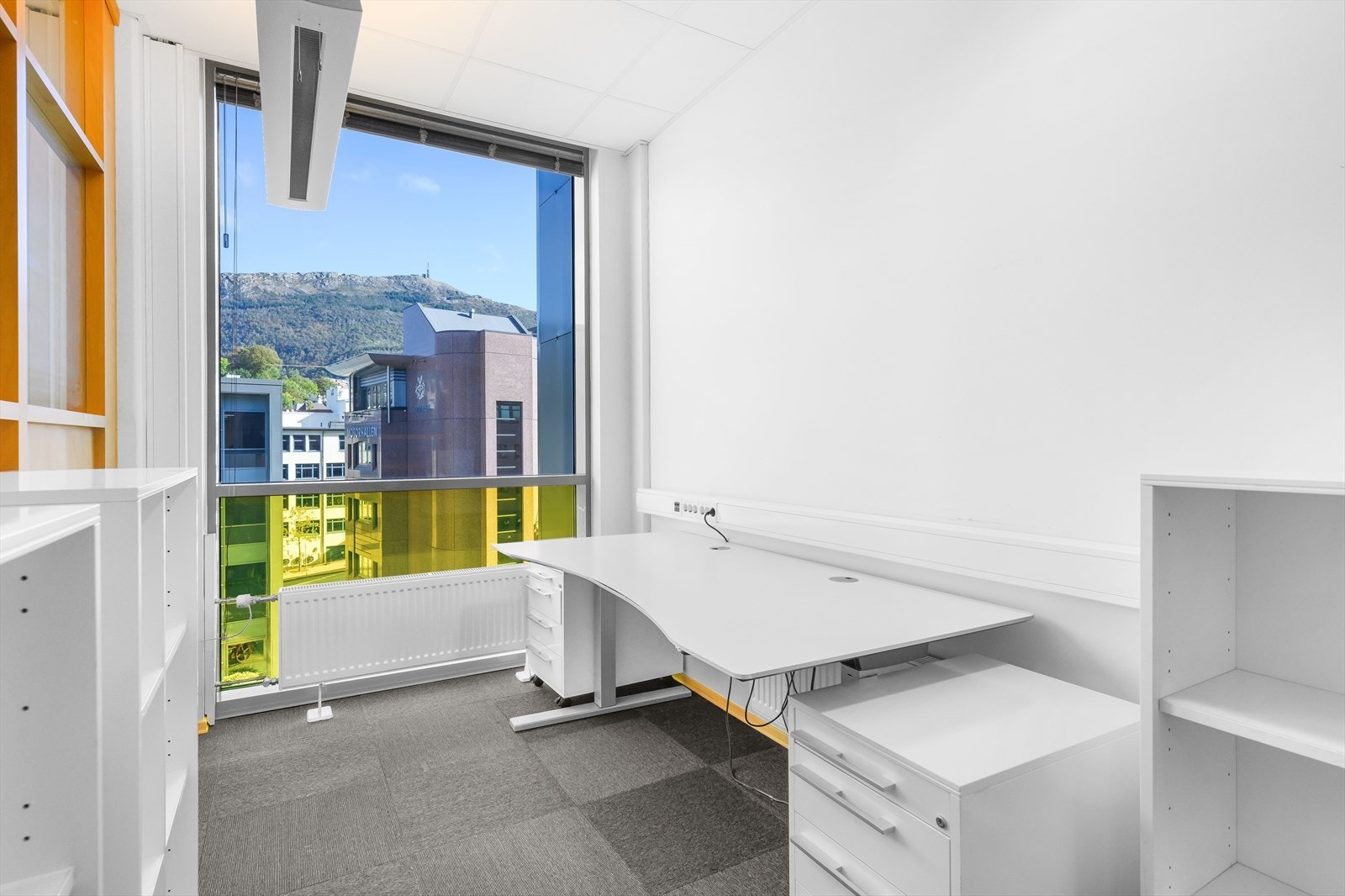 Bilde fra ledig areal. Det kan være mulig å leie hele etasjen på BTA 693 m². Galleribilde