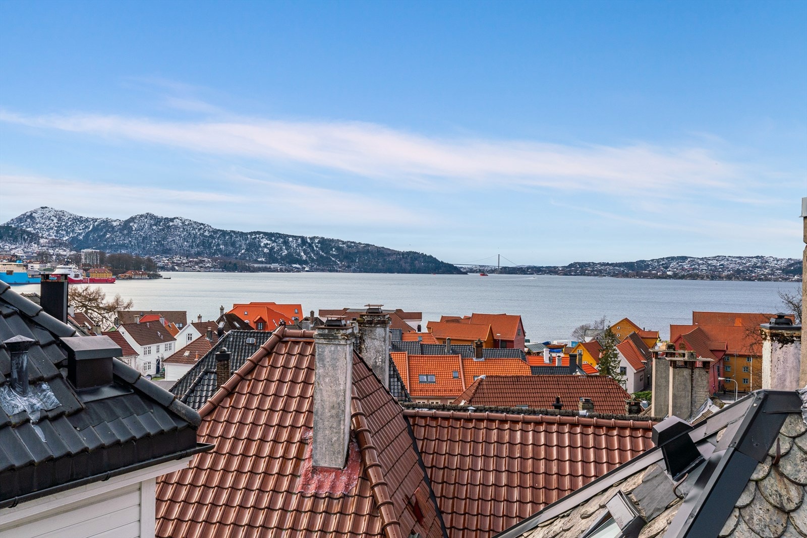 - En bygård med 8 leiligheter (6 godkjente iht. eiendomsregisteret) - Galleribilde