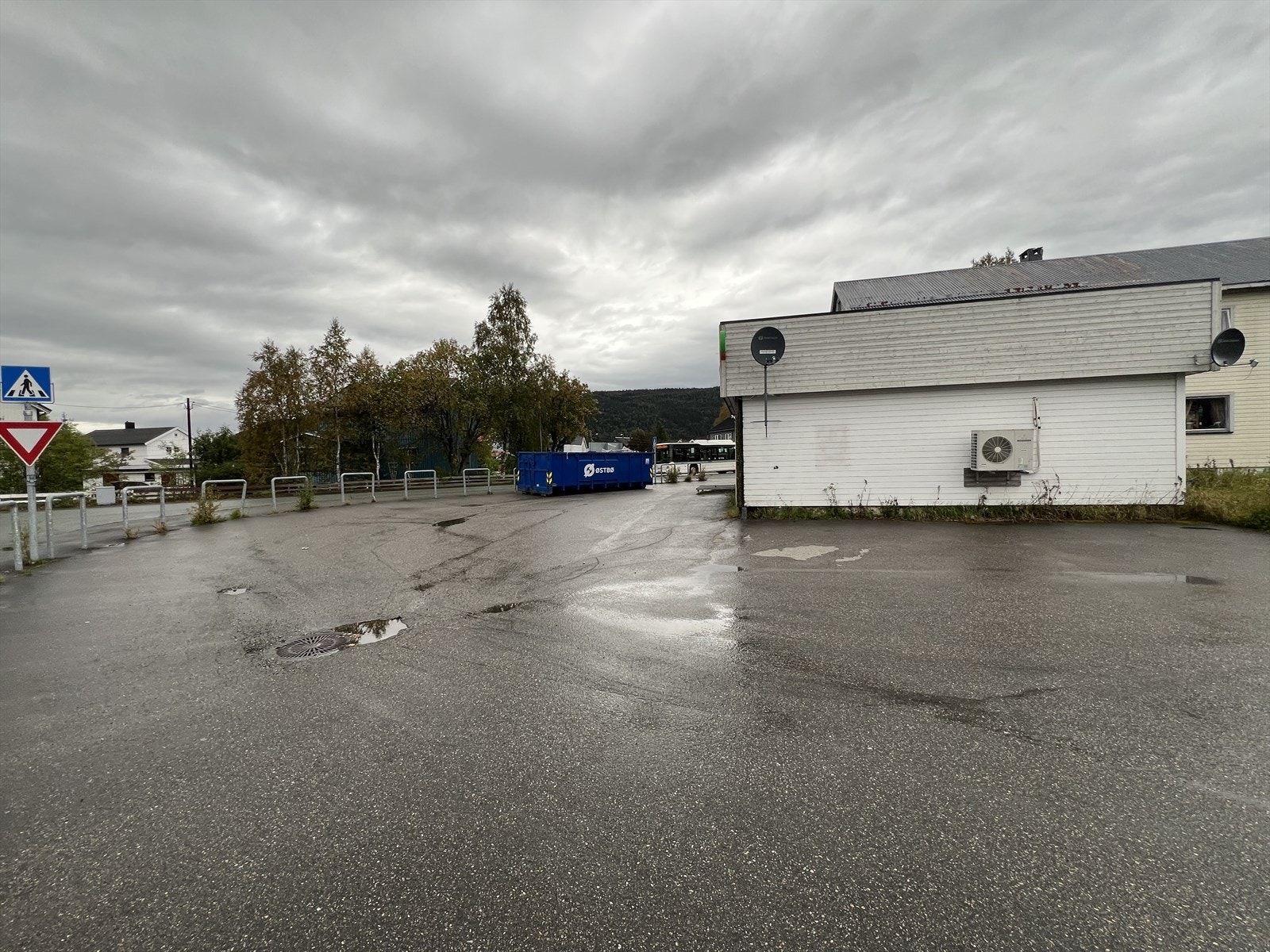 Her er det spennende og gode muligheter for den rette kremmeren i det som er Mo I Rana`s største bydel! Galleribilde