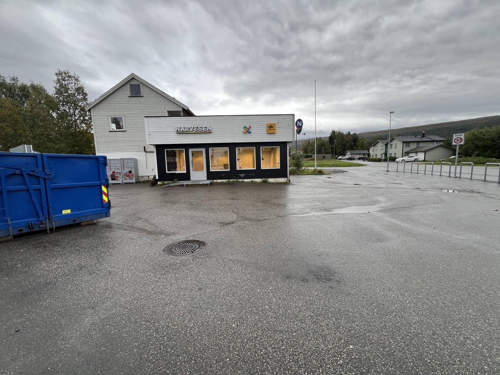 Næringsseksjonen ligger sentralt og svært synlig til på Gruben, om lag 3 km fra sentrum av Mo i Ra Galleribilde