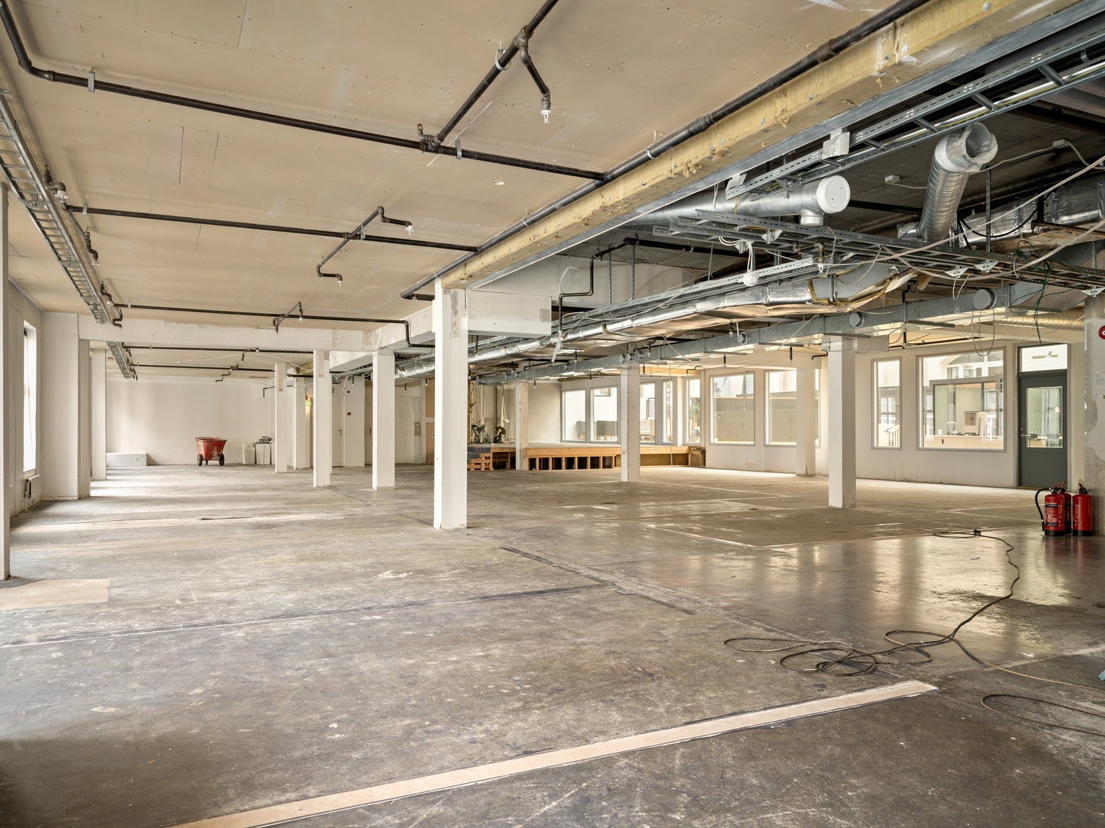 Lokalet er nå et rålokale klart for oppussing Galleribilde