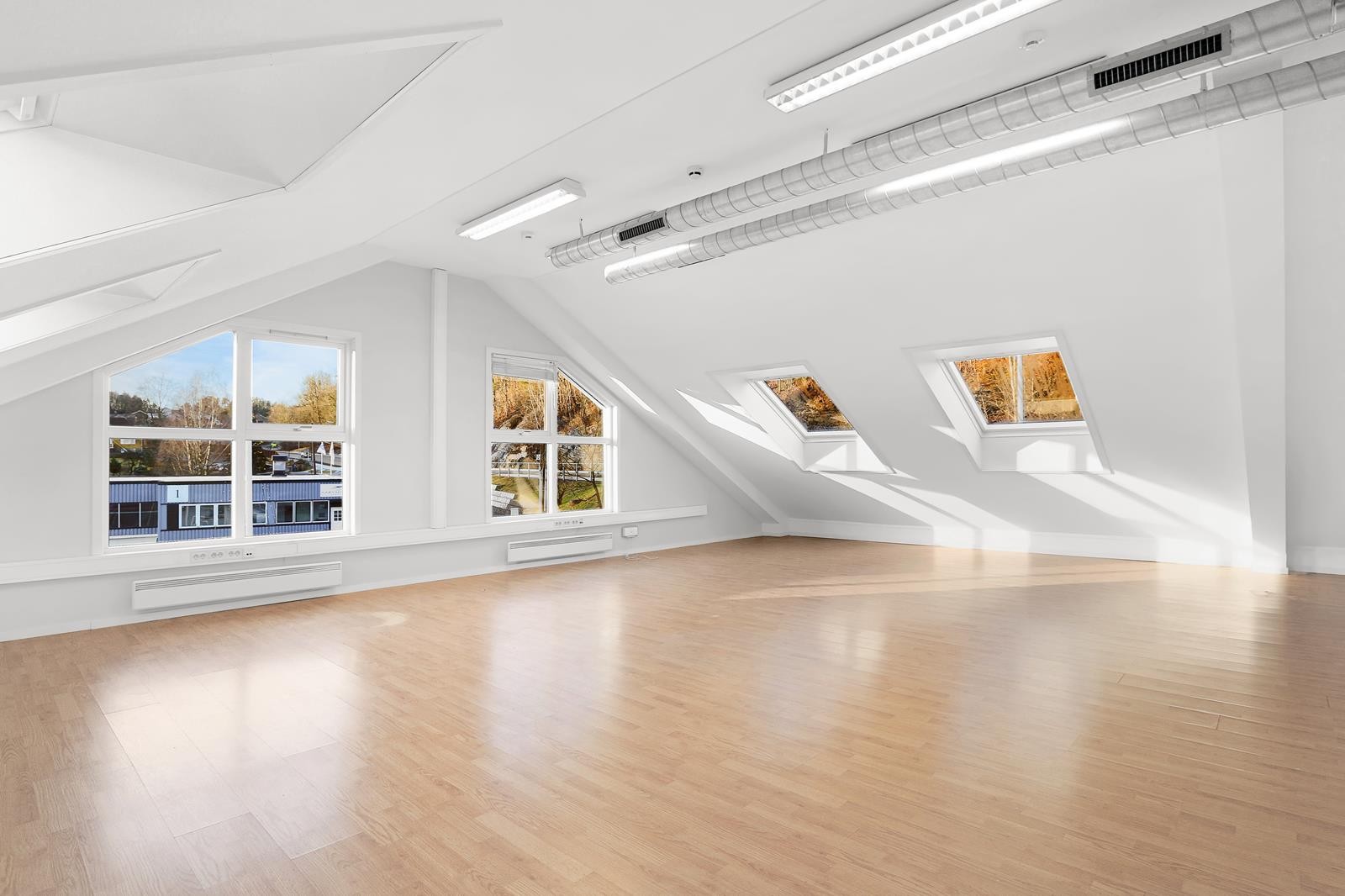 God plass til sofagruppe eller lignende langs veggene Galleribilde