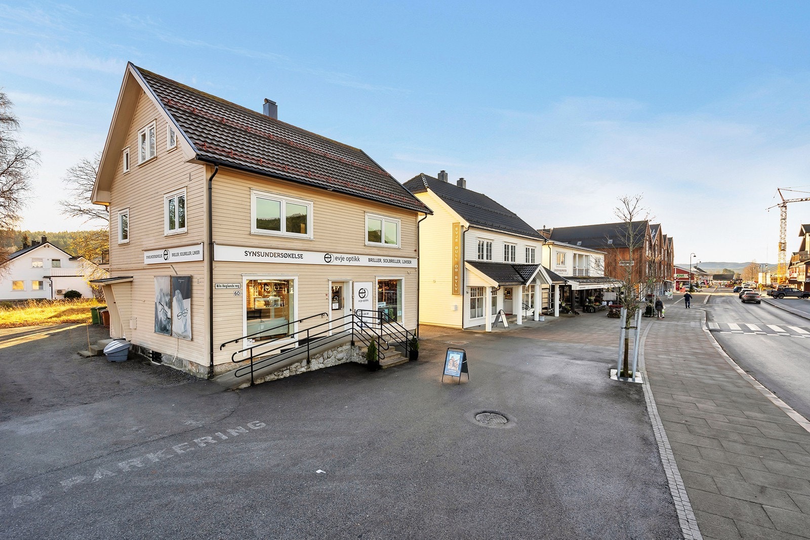 Næringslokale i 1. etg, Leilighet i 2 og 3. etg. Galleribilde