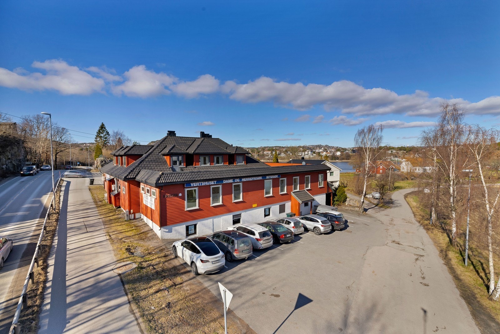 Sørmegleren næring har gleden av å presentere for salg et næringslokale på ca. 300 m2 i et meget godt eksponert lokale i Ytre Vågsbygd. Galleribilde