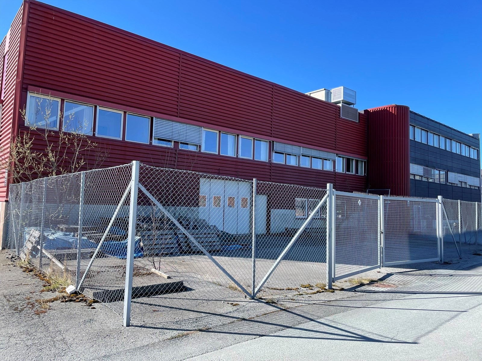 Brøsetveien 9 ca. 300 kvm BTA lager med porter og uteareal Galleribilde