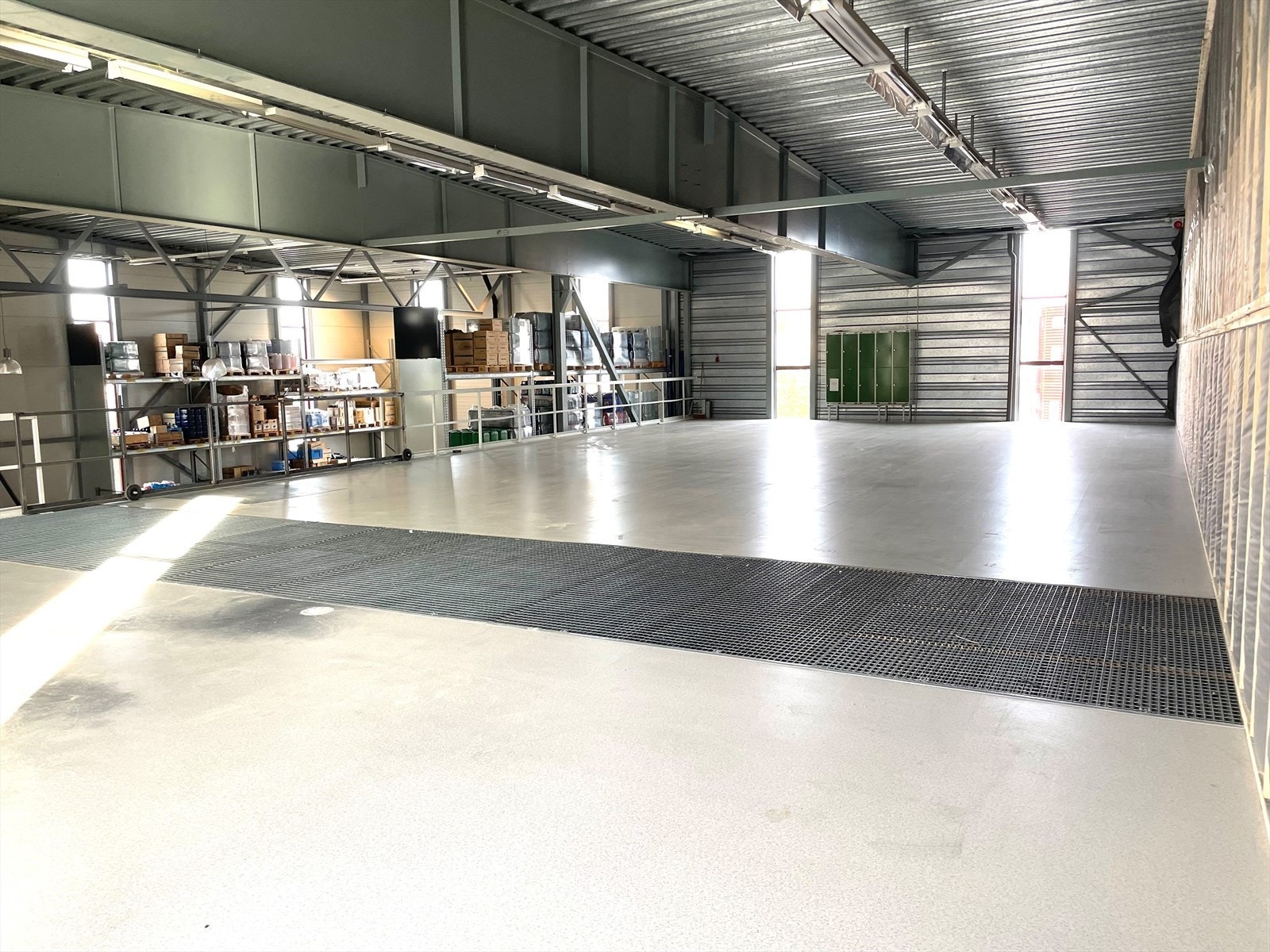 Ca. 300 kvm BTA lager inkl kontor og spiserom på messanin Galleribilde