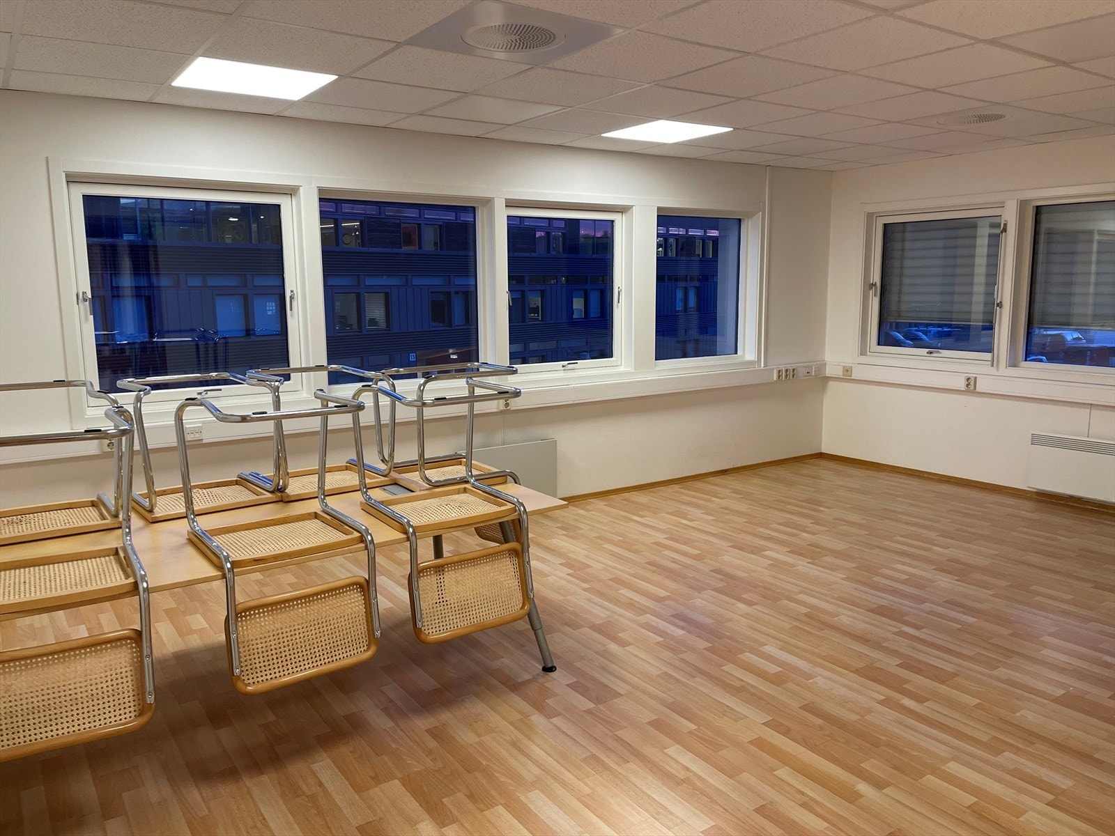 Åpent hjørneareal. Galleribilde