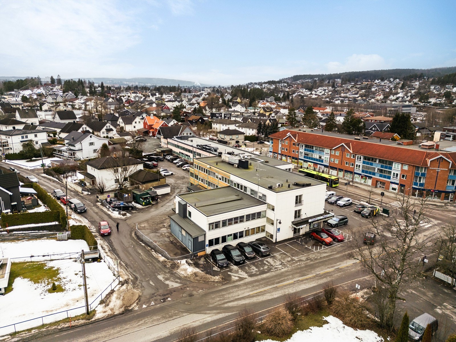 Innkjøring til bakgård fra Stasjonsveien. Galleribilde