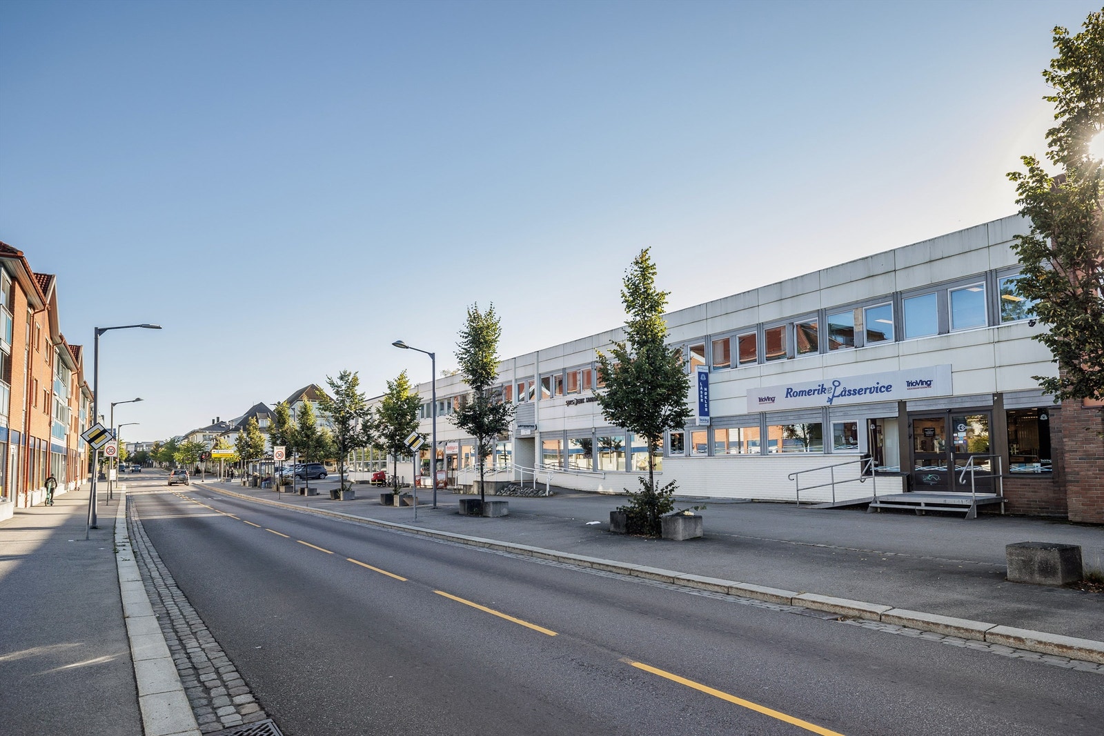 Meget gode profileringsmuligheter mot Strømsveien. God synlighet mot publikum. Galleribilde