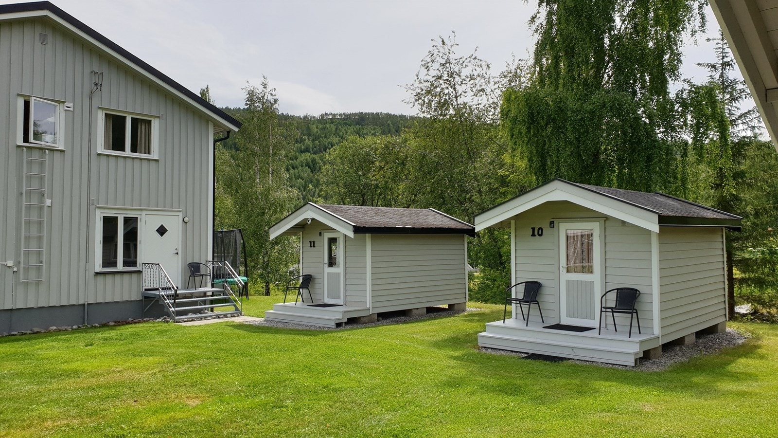 sommerhytte og inngang liten utleieleilighet.jpg Galleribilde