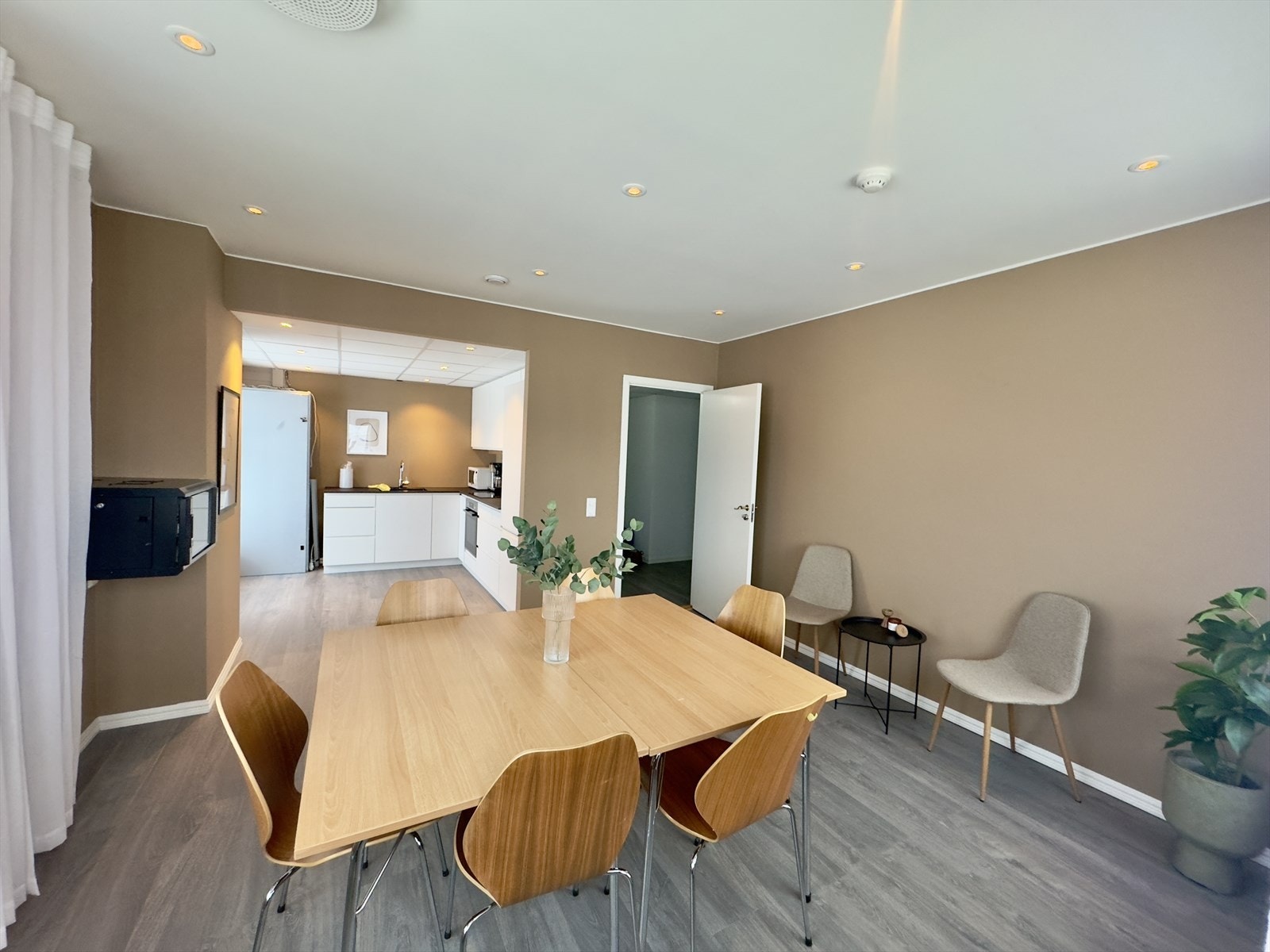 Felles kjøkken og spiserom Galleribilde