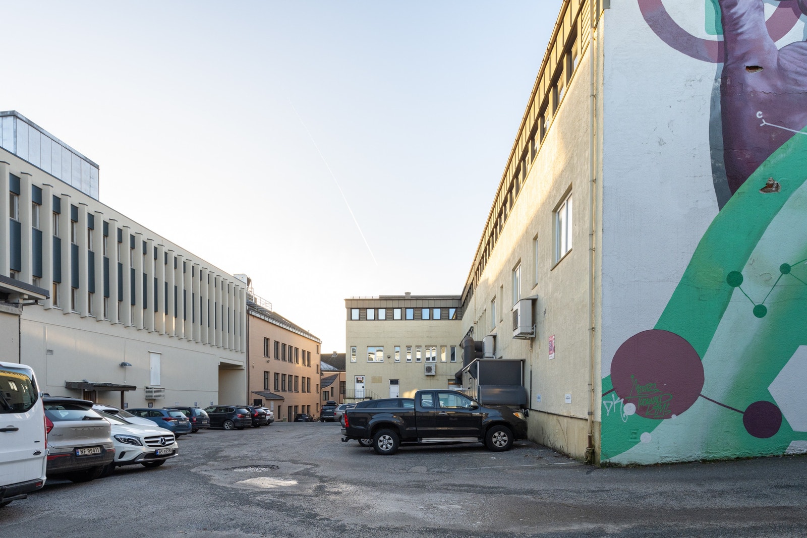 Parkeringsplasser i bakgården Galleribilde