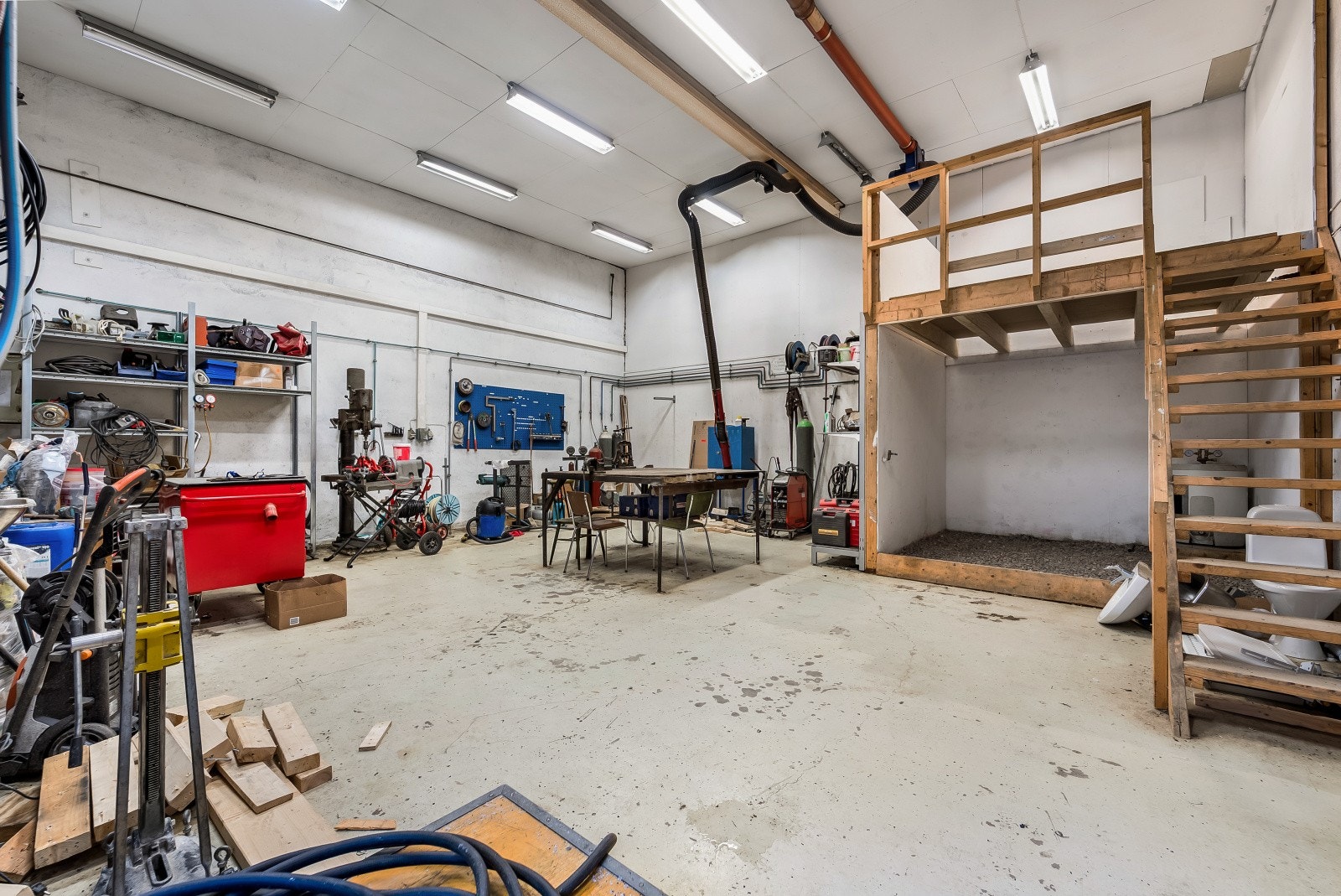 Varmtlager/verksted Galleribilde