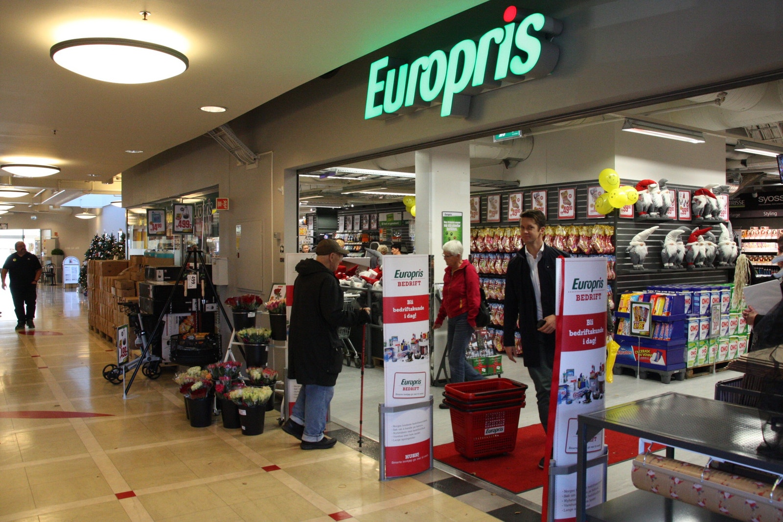 Øvrige leietakere på senteret er Europris, Vinmonopolet, blomsterbutikk, dagligvare/mini-market, Golden Pizza og Akershus fylkeskommune, som altså blir ledig fra 1. juli. Galleribilde