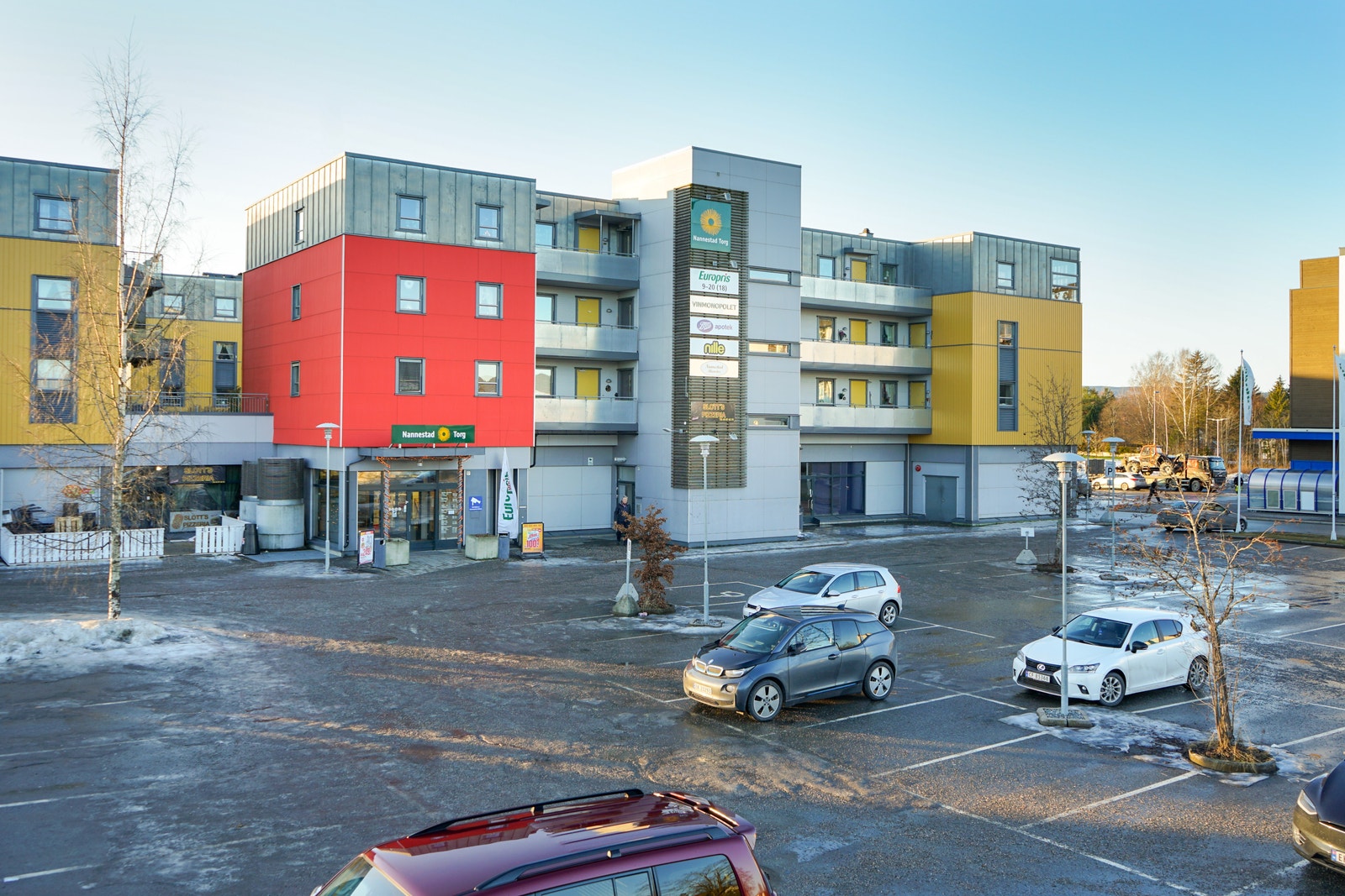 Foran senteret (nord) er det 54 parkeringsplasser. Galleribilde